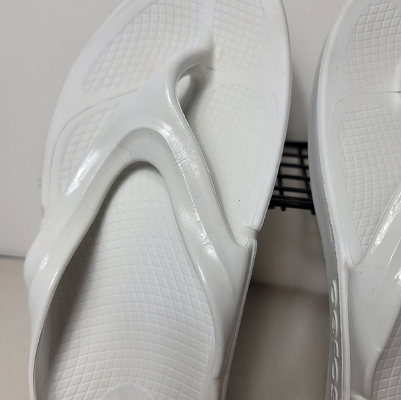 Oofos Oolala Luxe Flip Flops Womens Size 10 White Comfort Recovery Sandals Thong - Picture 8 of 9
